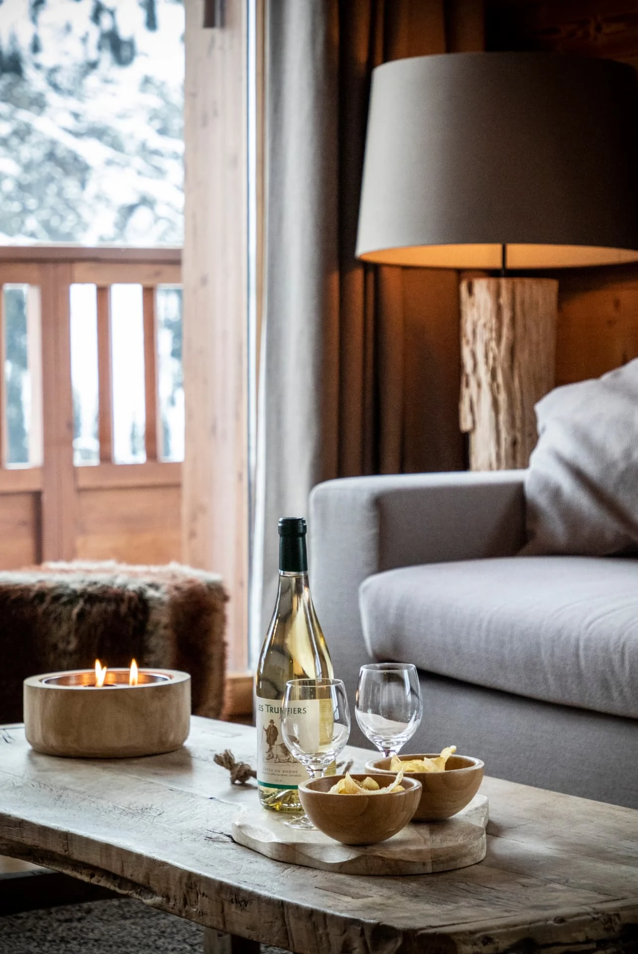Apéritif servi dans le salon de l'appartement Bellecombe