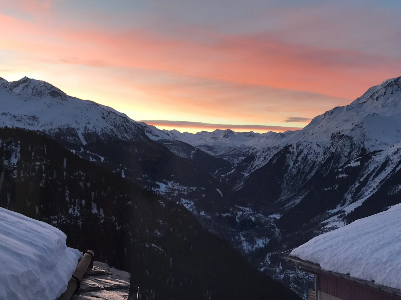 Coucher de soleil sur la vallée de la Tarentaise vu depuis l'appartement Petit Bois
