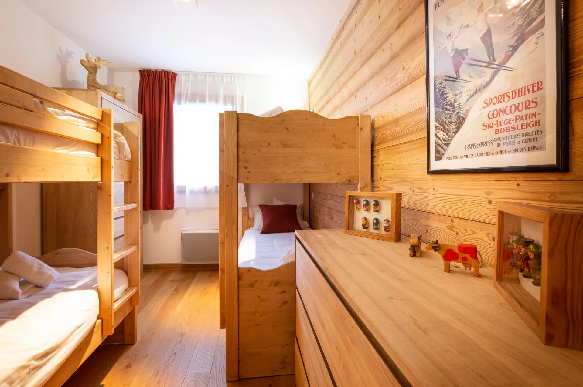 Chambre de l'appartement Mouflon avec lits superposés, résidence Miravidi à La Rosière