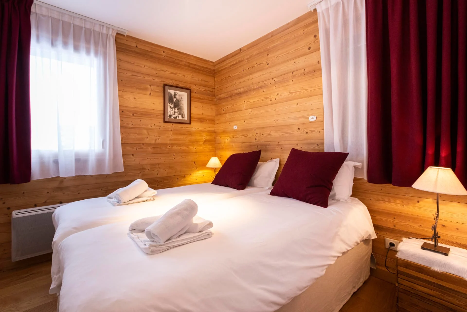 Chambre avec lits jumeaux de l'appartement Roc Noir, résidence Miravidi