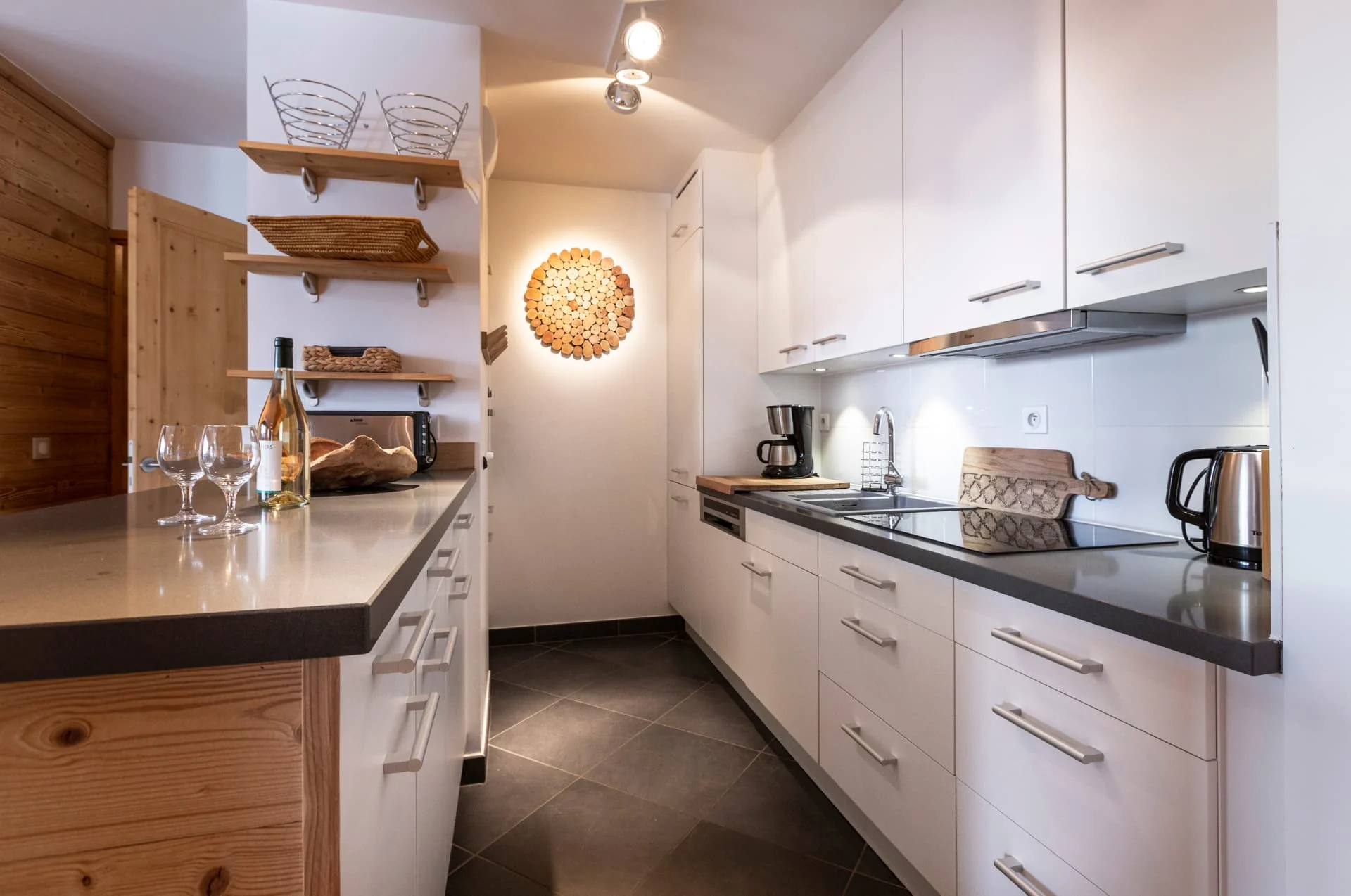 Cuisine entièrement équipée de l'appartement Chardonnet