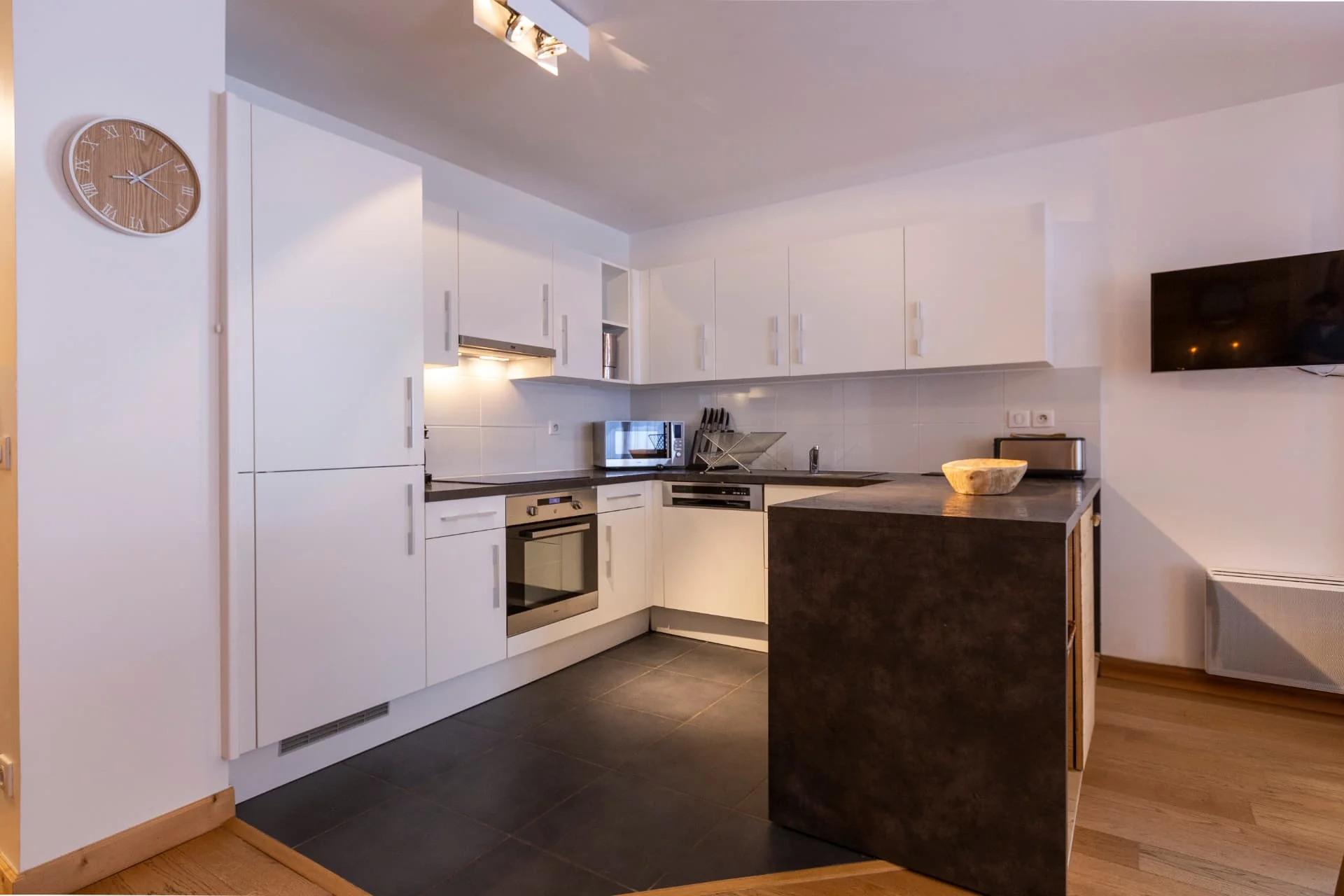 Cuisine entièrement équipée de l'appartement Mouflon avec four et lave-vaisselle